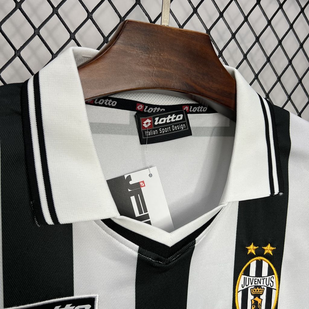 2001-2002 Juventus Home Retro Kit