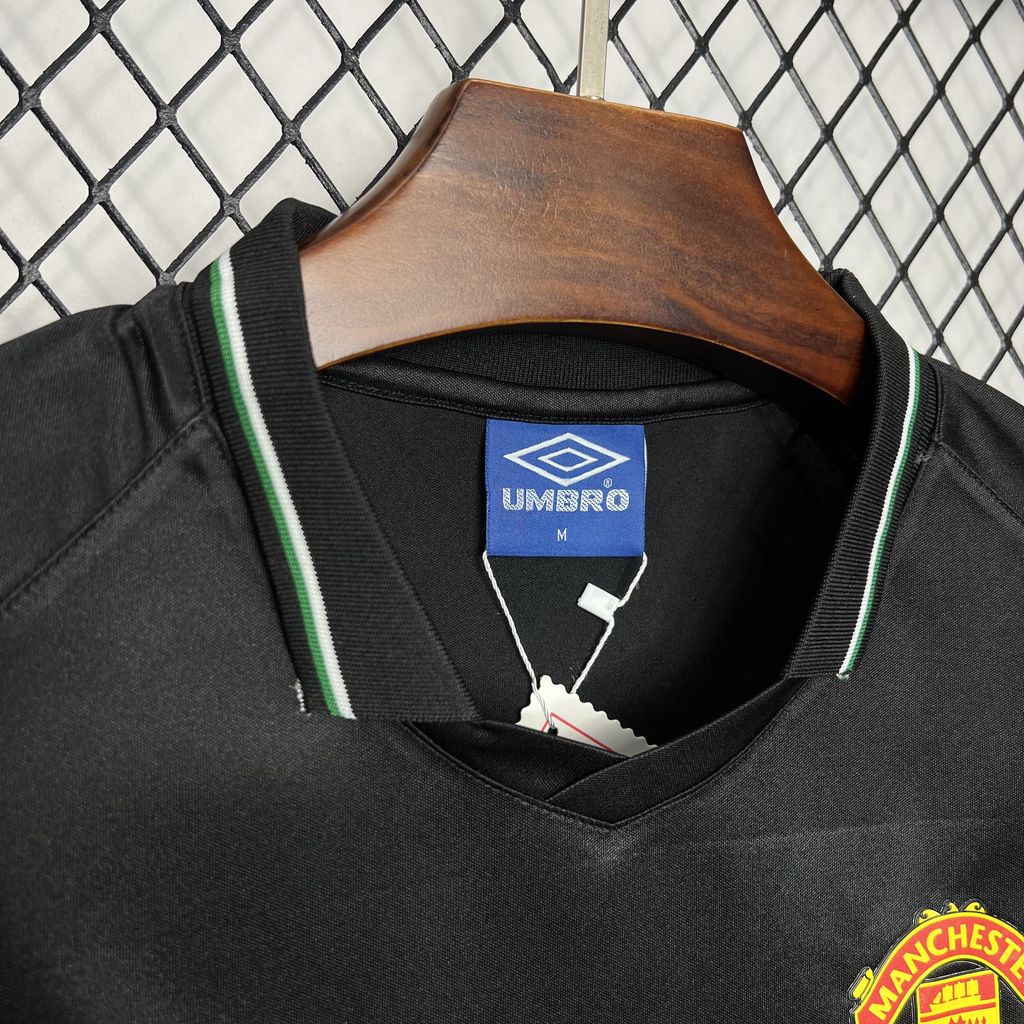 1998-1999 Manchester United Third Retro Kit