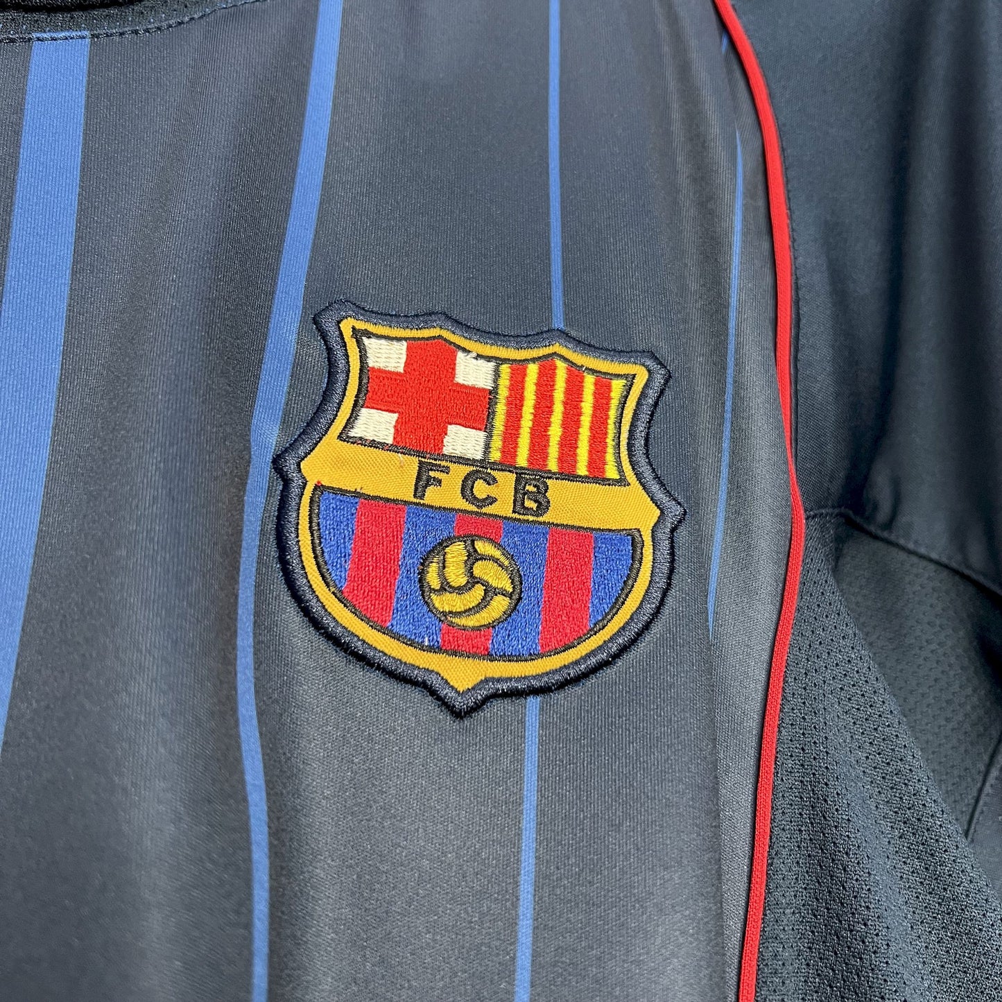 2004-2005 FC Barcelona Away Retro Jersey